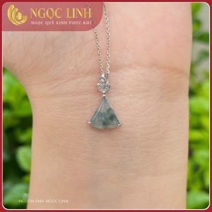 Mặt ngọc phỉ thuý tam giác